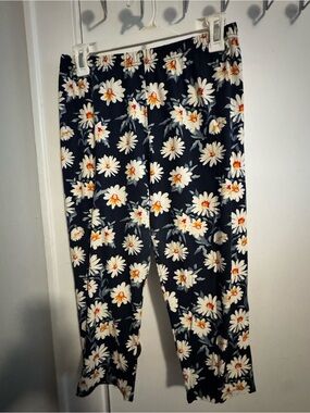 Leggings Depot Navy Daisy Print Capri Leggings with Yellow Centers